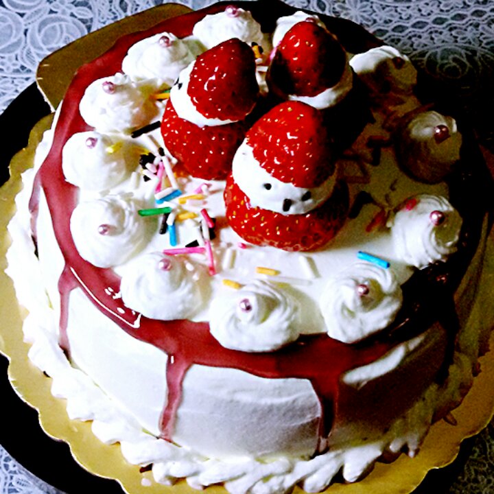 6寸草莓奶油生日蛋糕