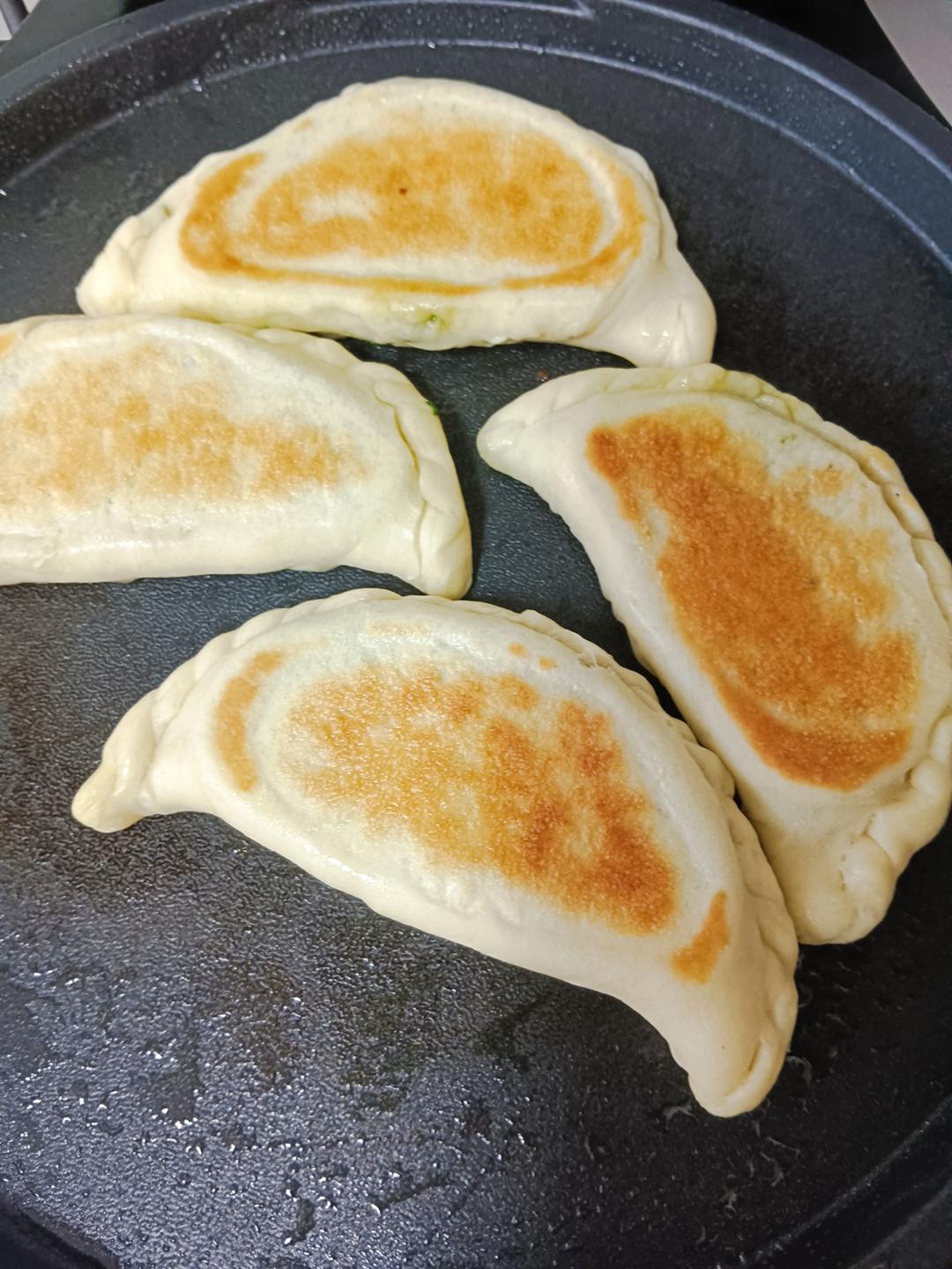 鸡蛋韭菜馅饼