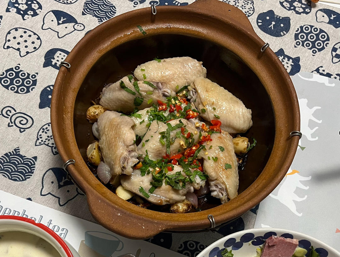 中餐厅林大厨定制啫啫松茸鸡翅煲