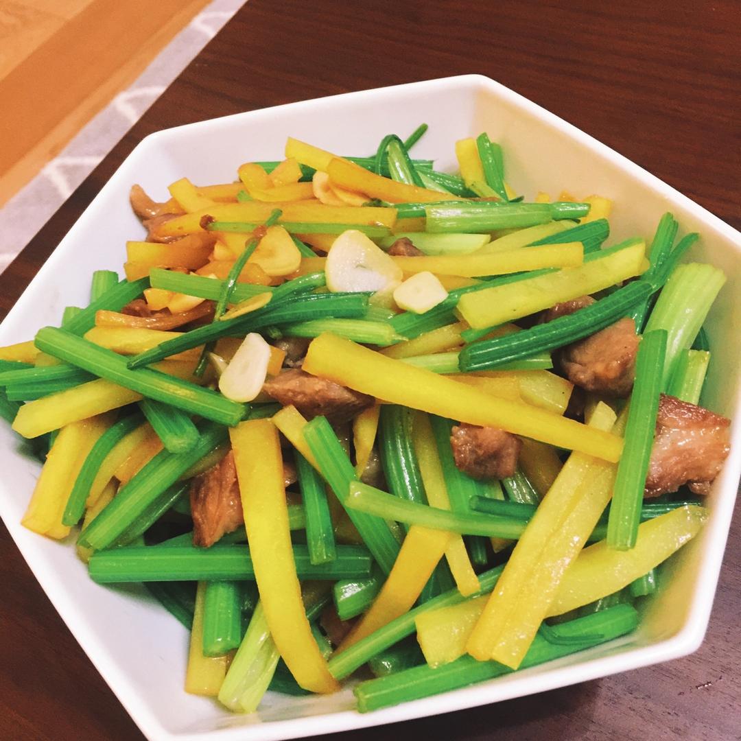 醋酸酸做的土豆炒芹菜