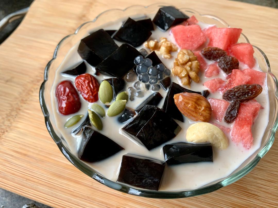 美味清凉烧仙草甜品的做法