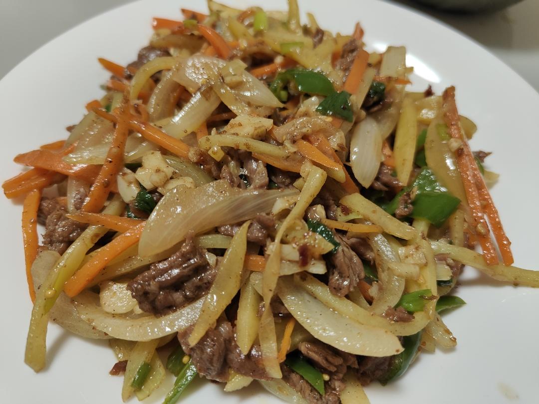 牛肉炒 洋葱 土豆丝 胡萝卜丝