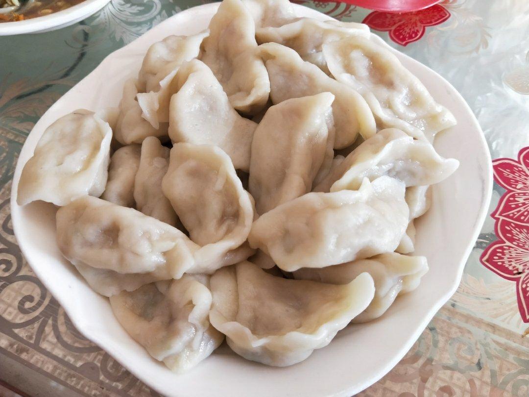 酸菜猪肉饺子（很嫩很多汁！）