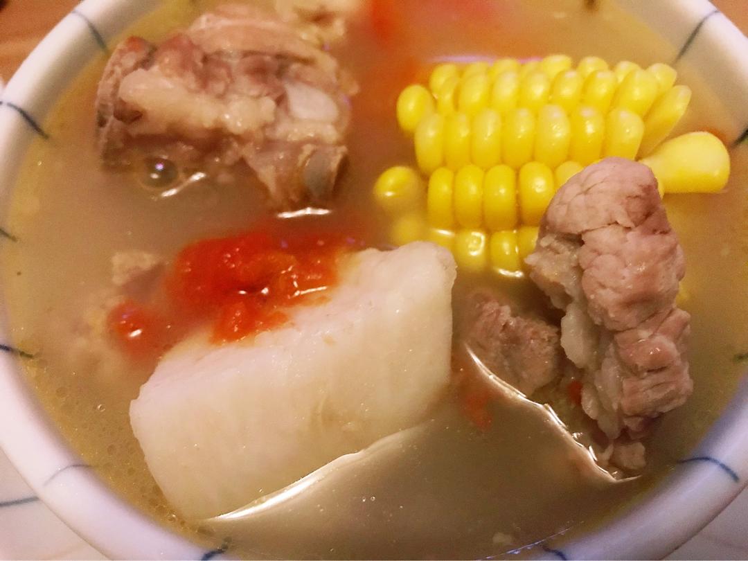 清甜胡萝卜玉米排骨汤