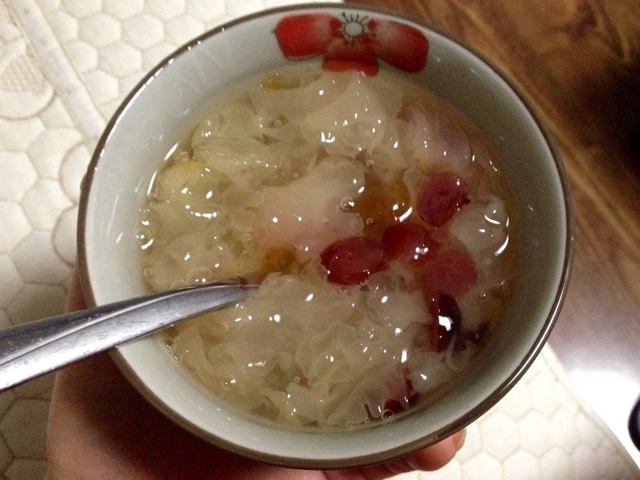 蔓越莓桃胶银耳羹