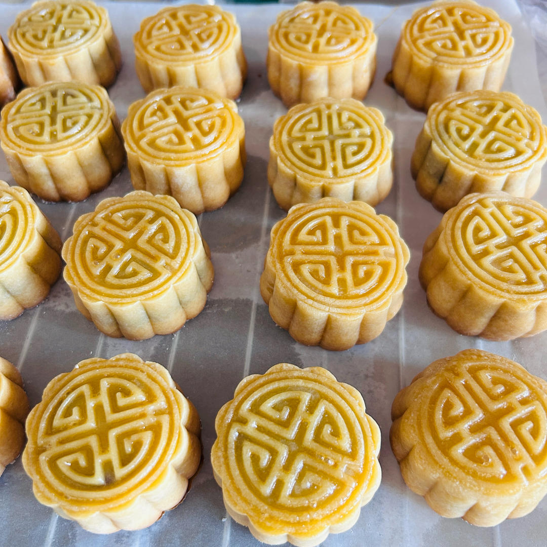 广式月饼—蛋黄莲蓉月饼