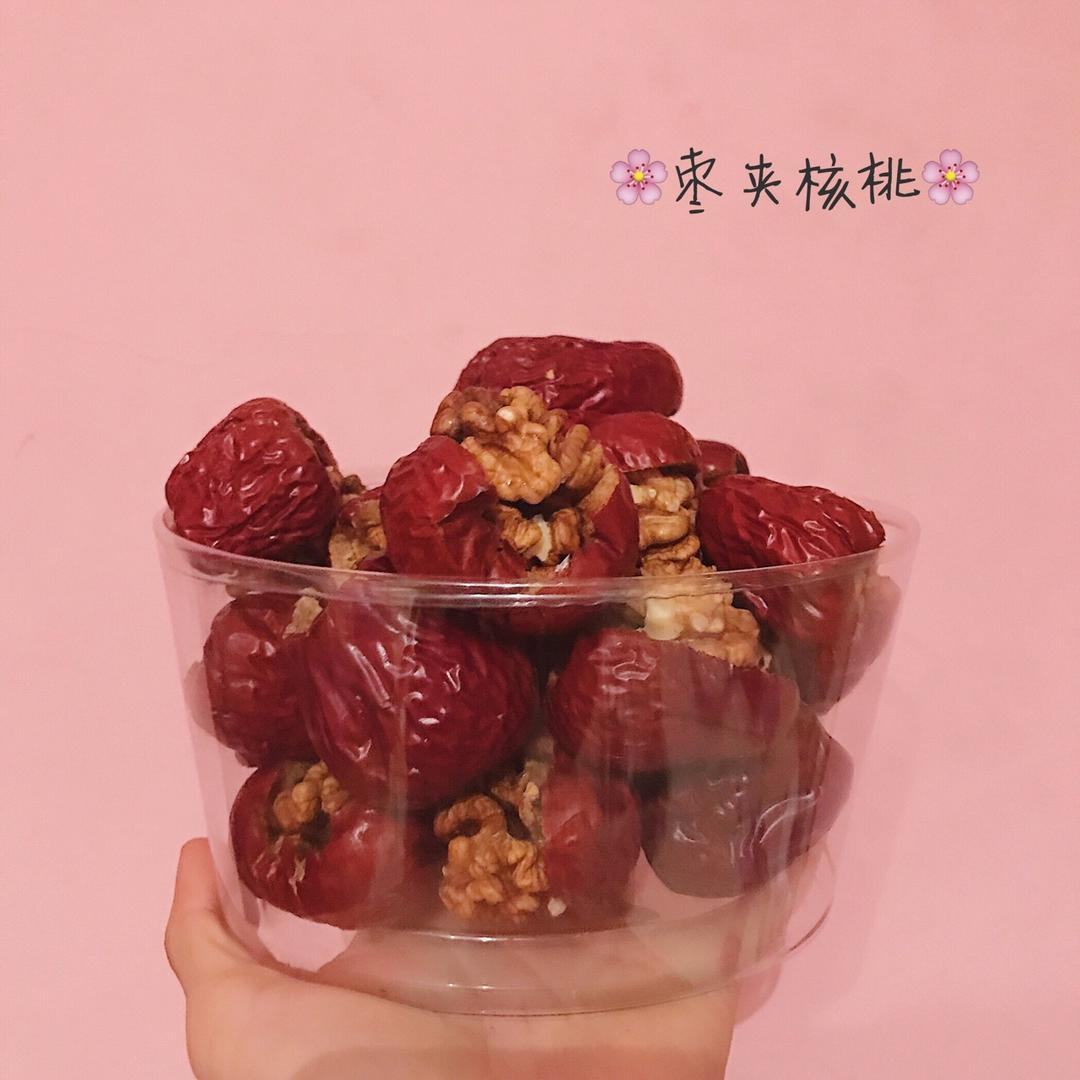 风靡人群的大枣夹核桃