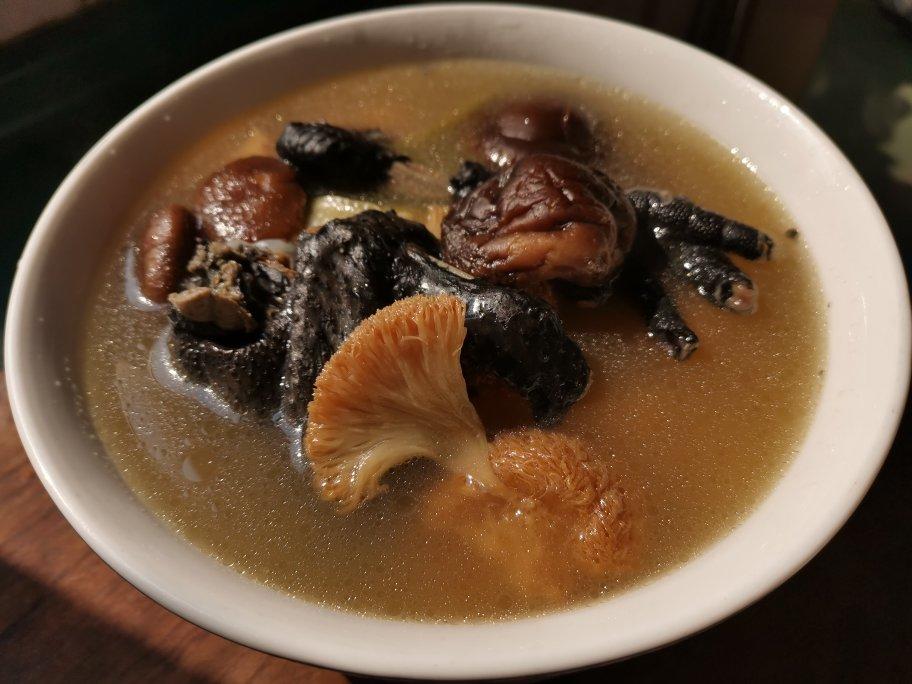 猴头菇红枣鲜鸡汤