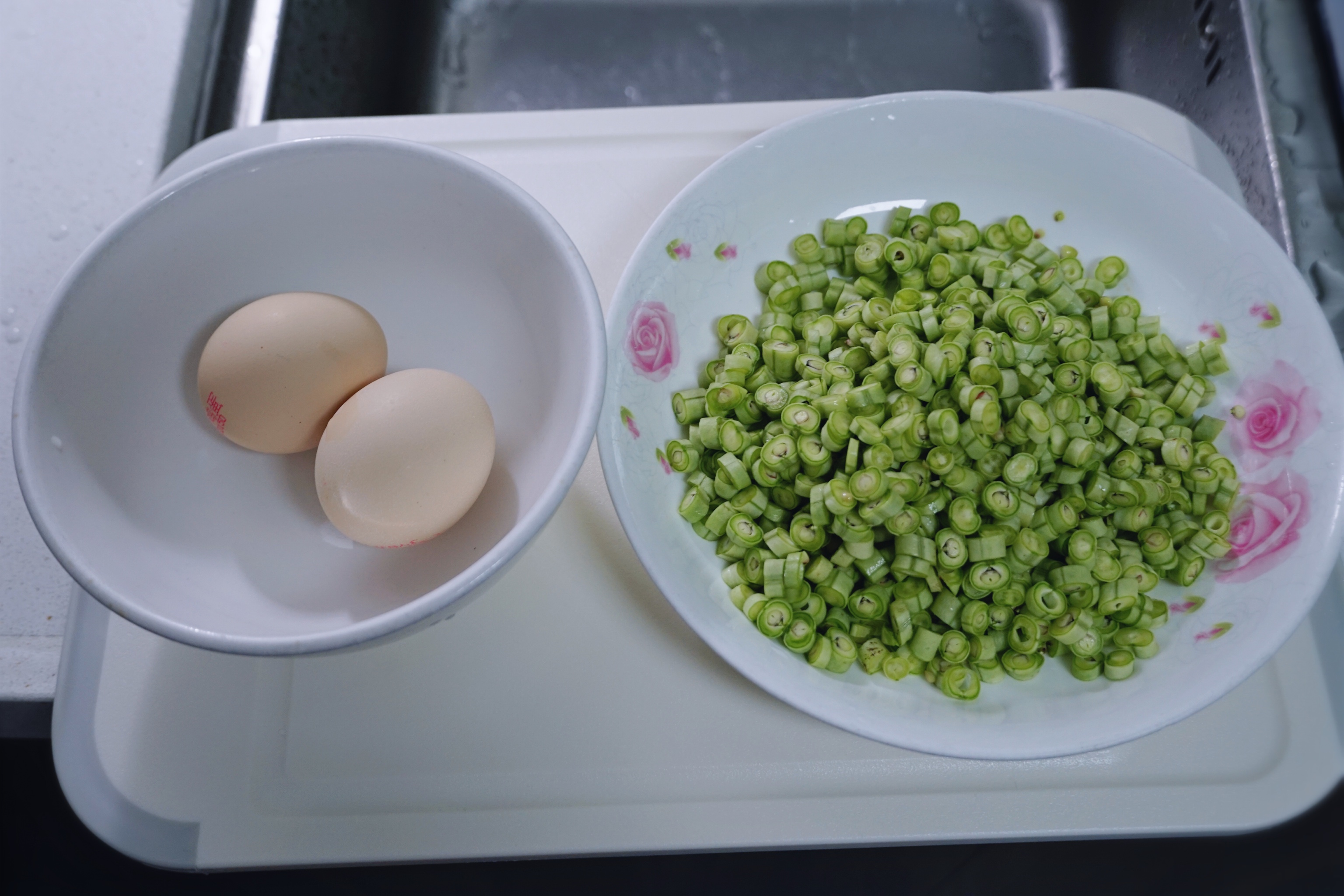 快手菜、家常菜之豆角炒鸡蛋的做法 步骤2