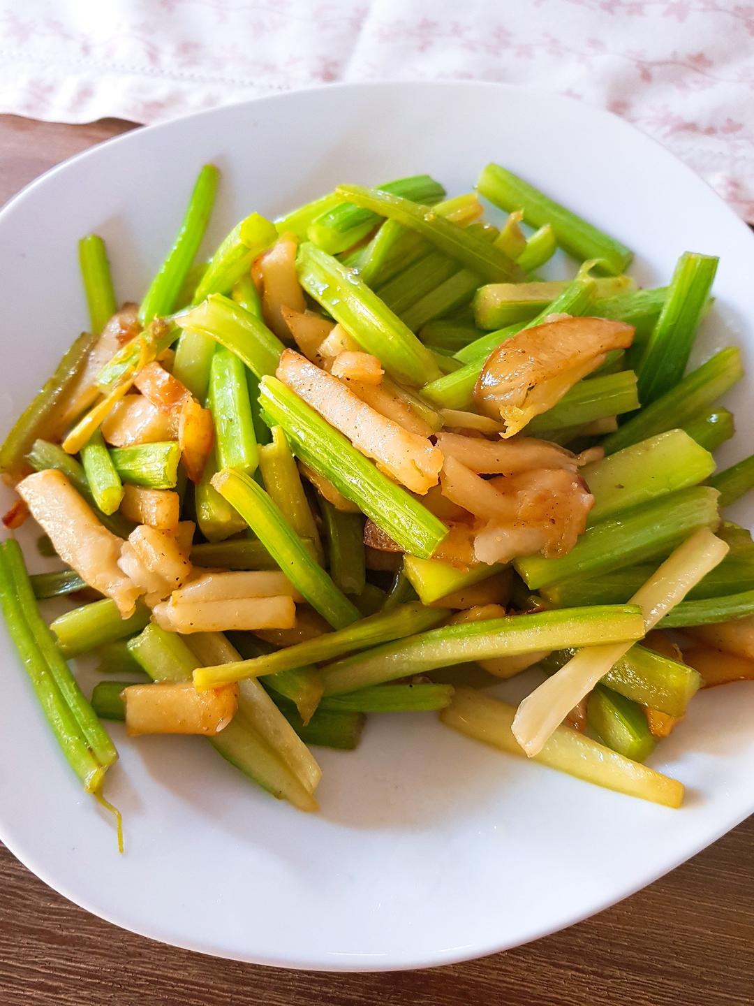 乔乔qiaoqiao做的土豆炒芹菜