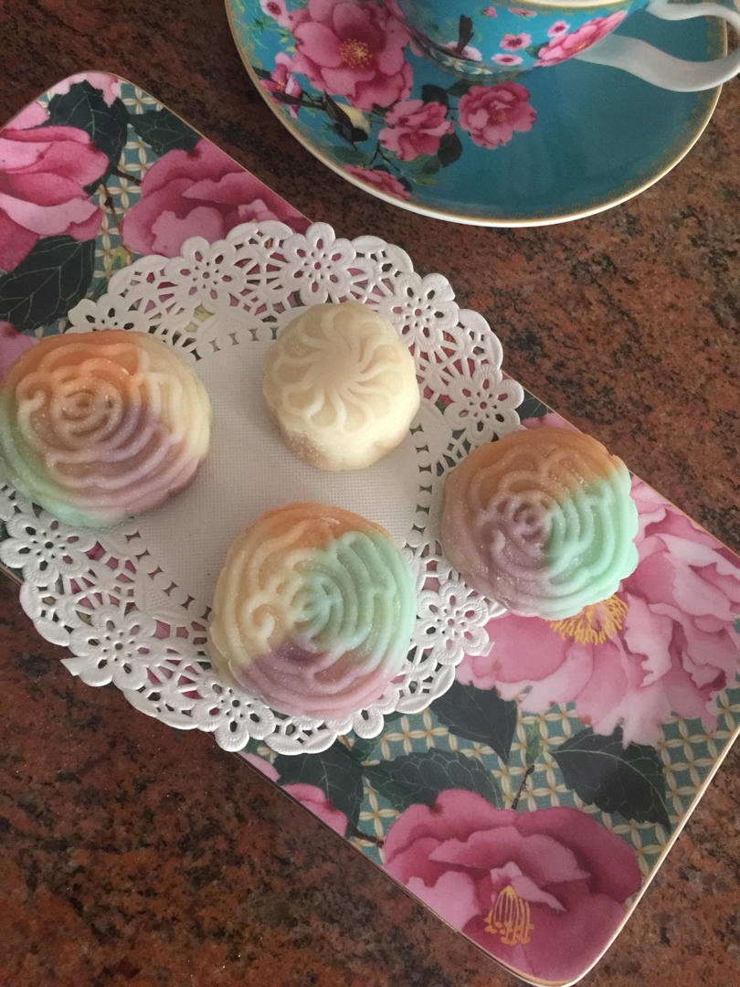 绿豆沙蛋黄冰皮月饼