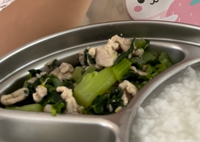 1岁半宝宝嫩肉炒青菜 辅食的做法