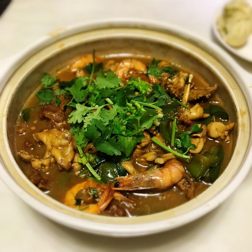 牛蛙鲜虾排骨煲