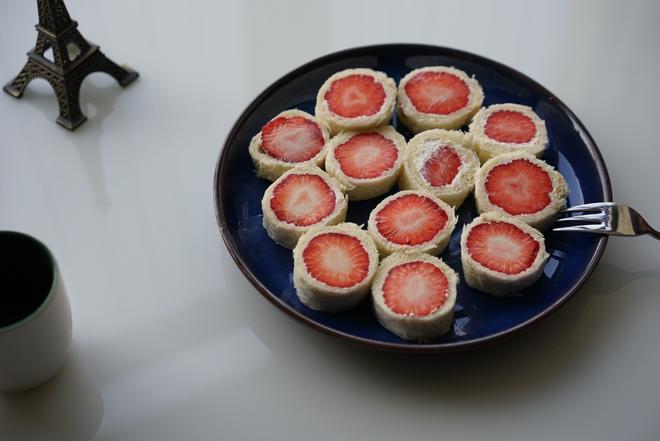 草莓面包卷的做法