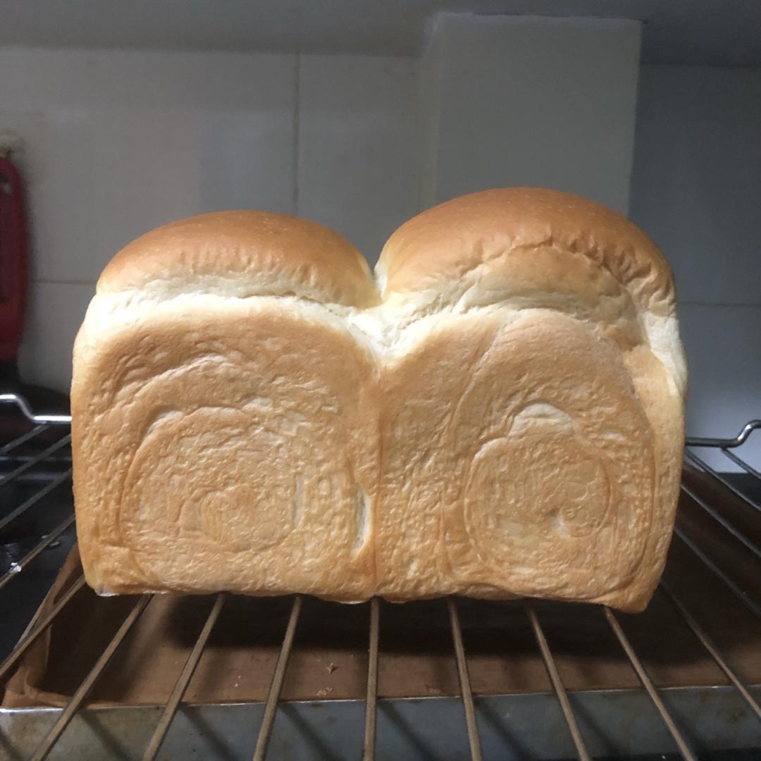 软到不敢捧起的牛奶甜吐司