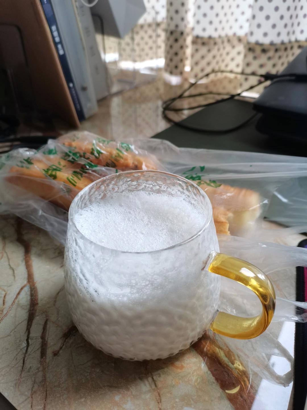 接住这杯好喝到让你狂狼的花生牛奶