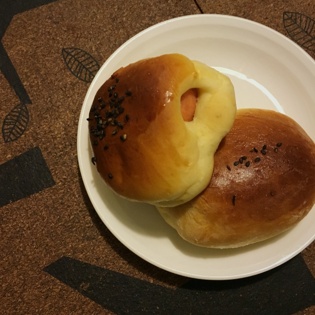 火腿肉松面包卷