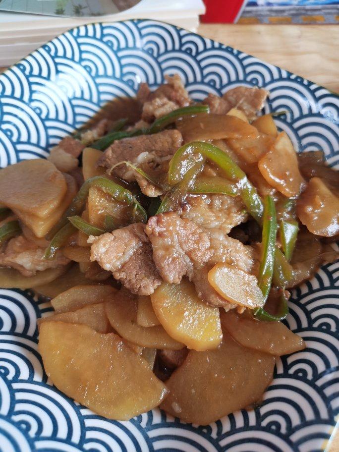 土豆尖椒炒五花肉，无敌下饭