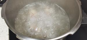 正宗潮汕姜薯排骨汤的做法 步骤2