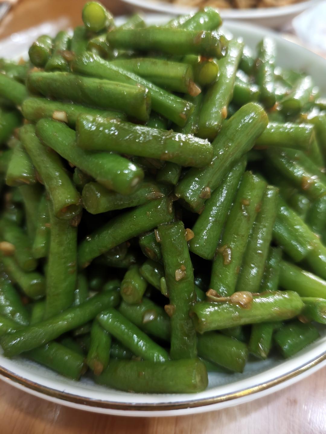九十岁没牙老人爱吃的蒜香长豆角超简单