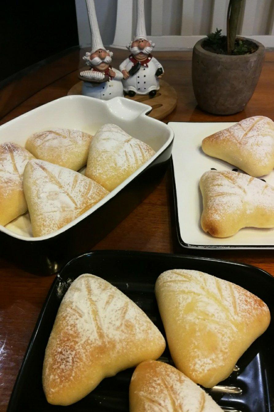核桃莓果三角面包