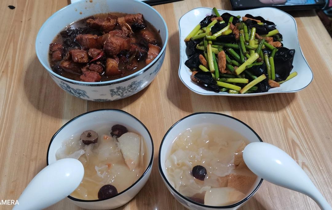 冰糖银耳雪梨汤