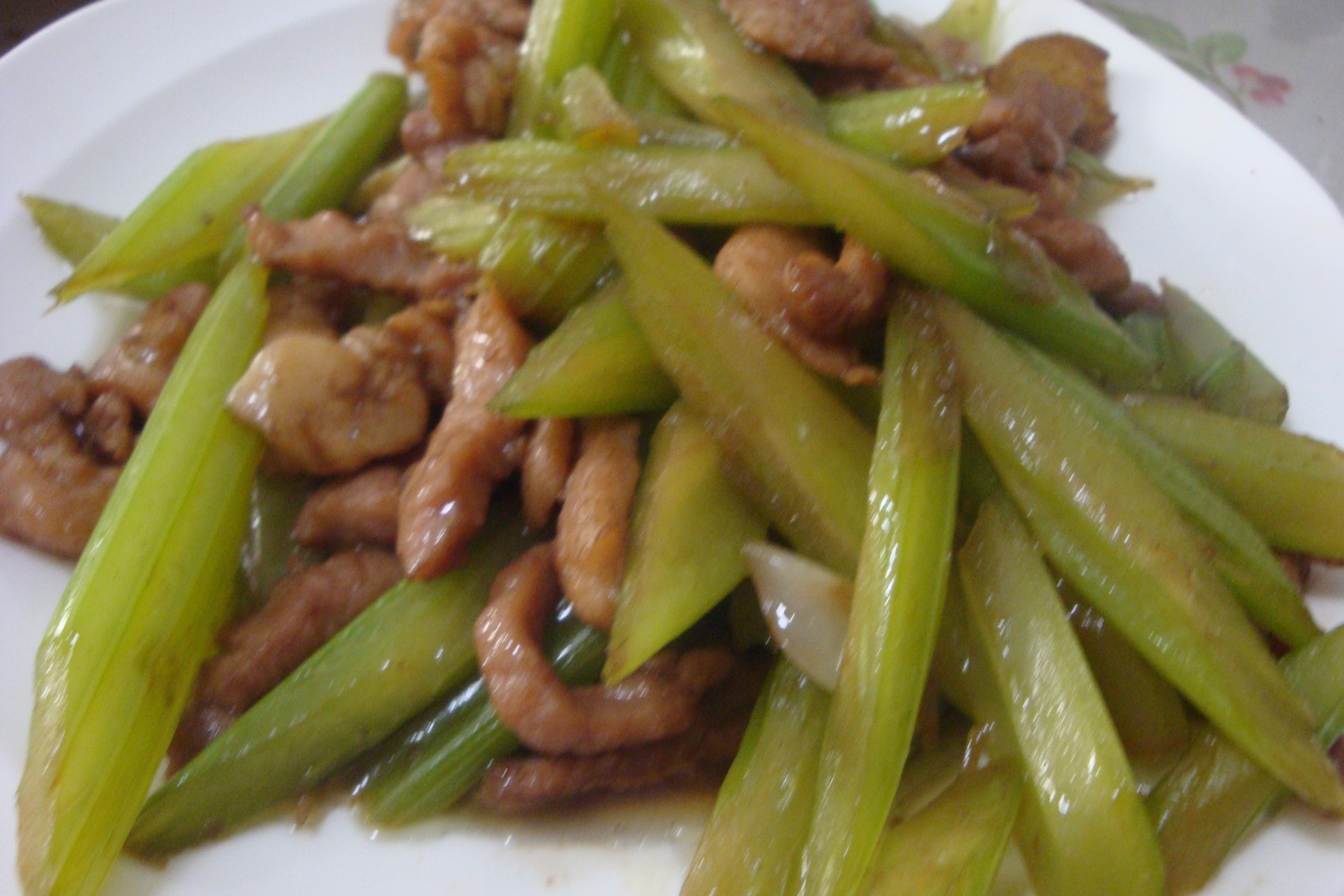 芹菜炒肉！