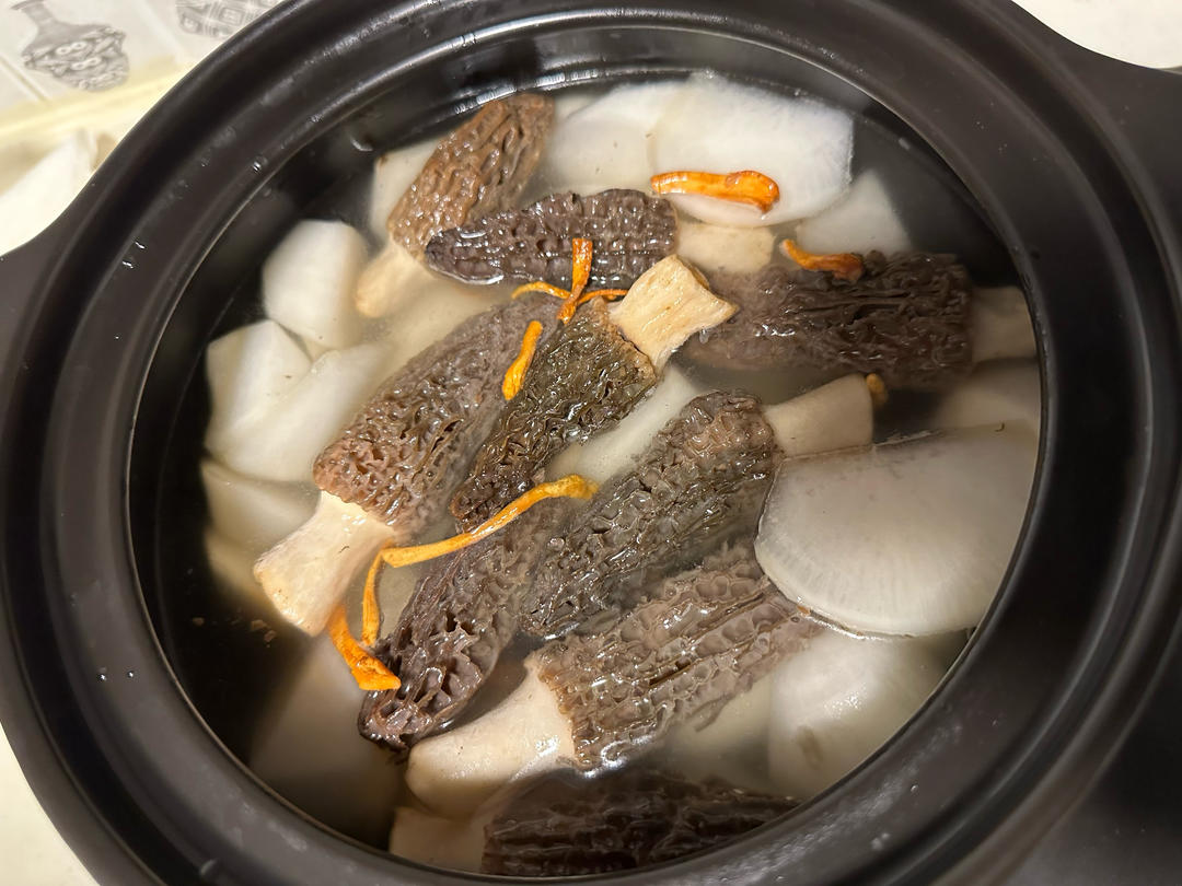 羊肚菌萝卜汤（4人份）