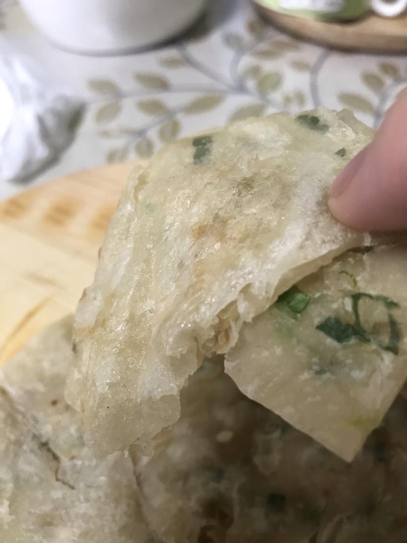 这个葱油饼香的要命！一咬就掉渣！