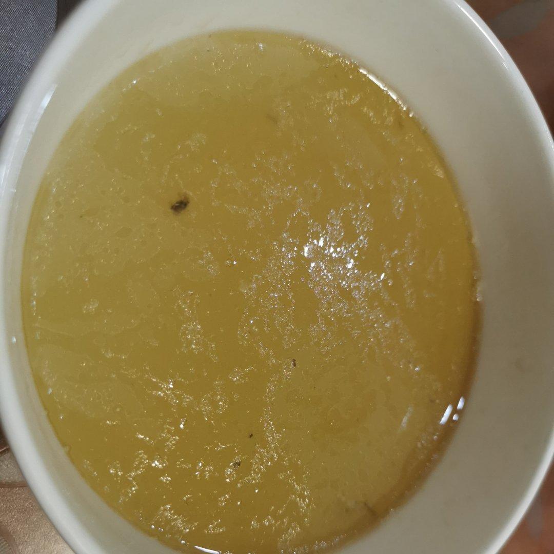 清炖鲫鱼汤 三个关键步骤让你轻松炖出汤浓味鲜色白似奶的鲫鱼汤