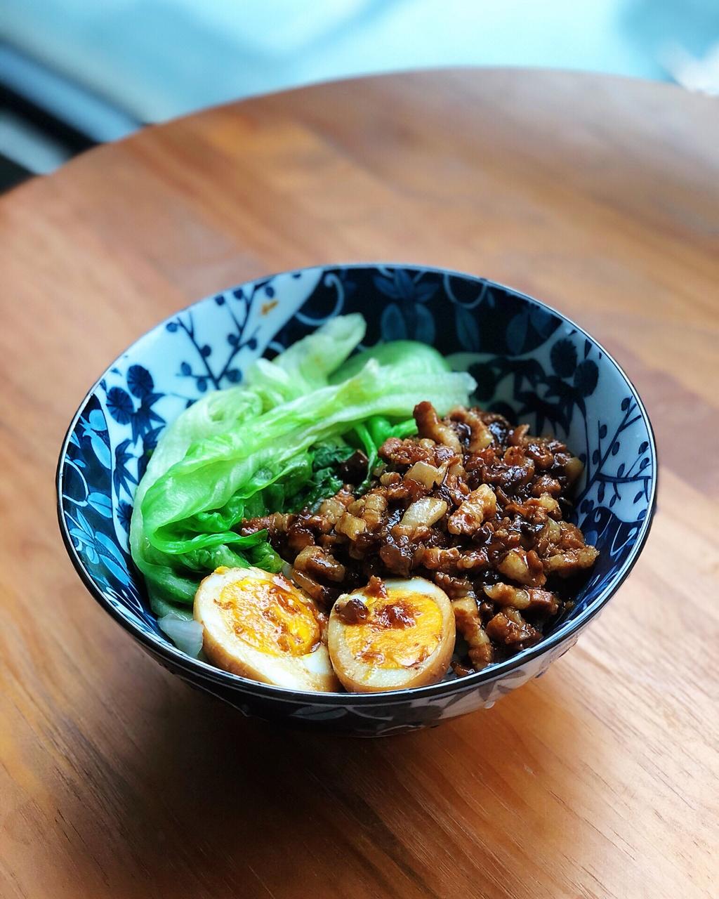 洋葱酥卤肉饭