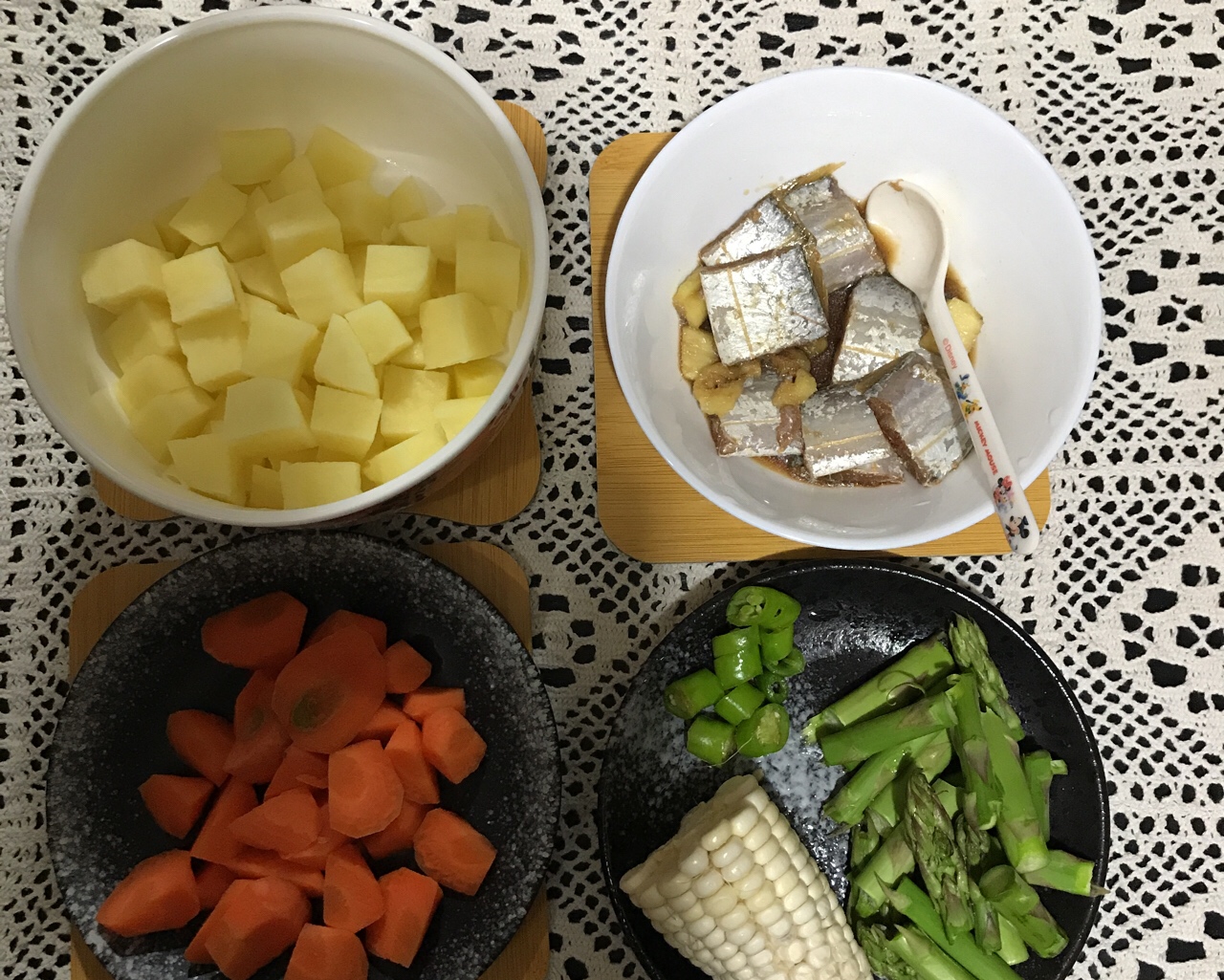 『睡醒就喝汤』带鱼玉米胡萝卜土豆芦笋汤的做法 步骤1