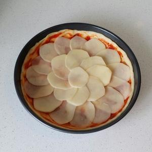 意式脆底土豆披萨的做法 步骤4