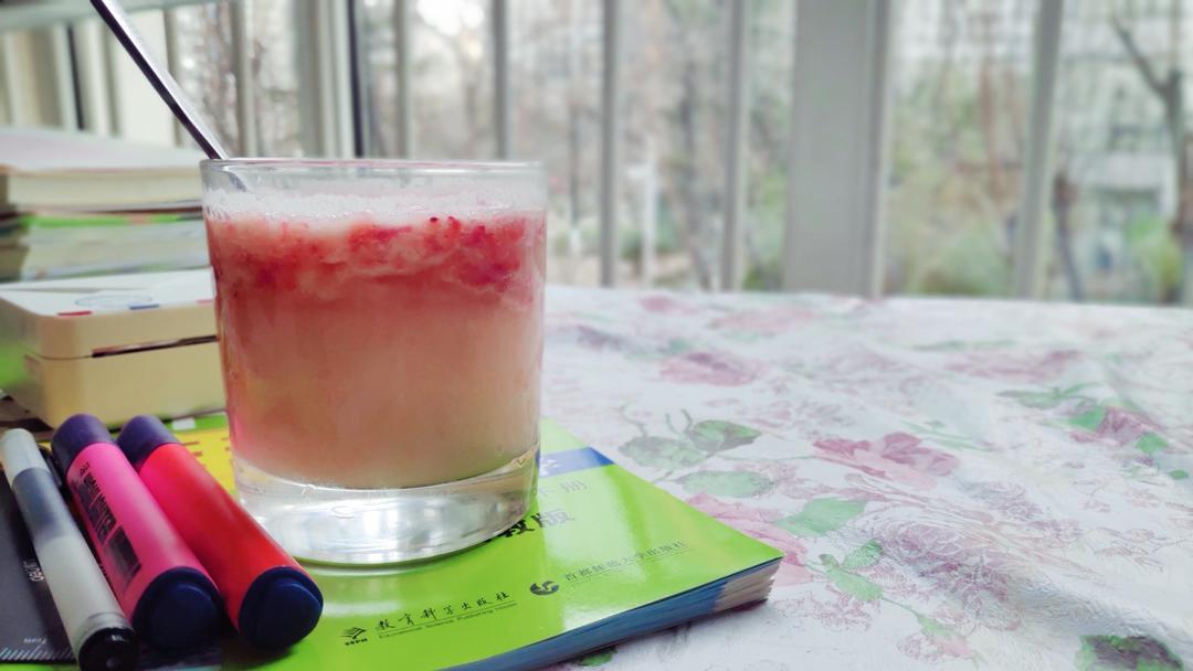 网红饮品～草莓雪碧养乐多