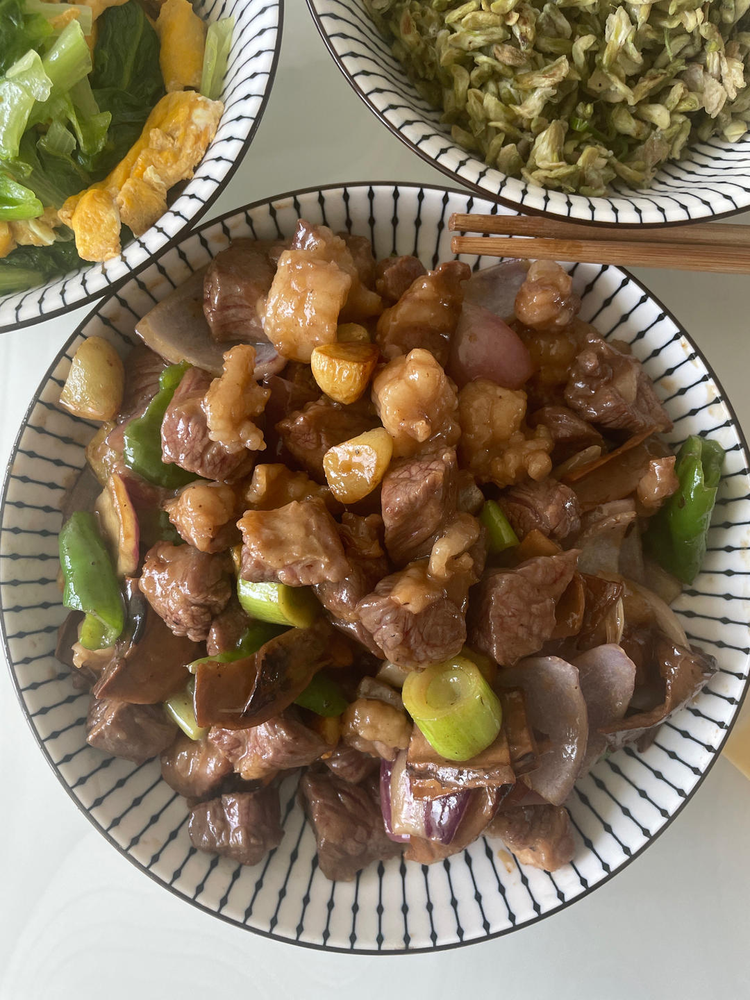 听起来就很好吃的黑椒蒜子牛肉粒