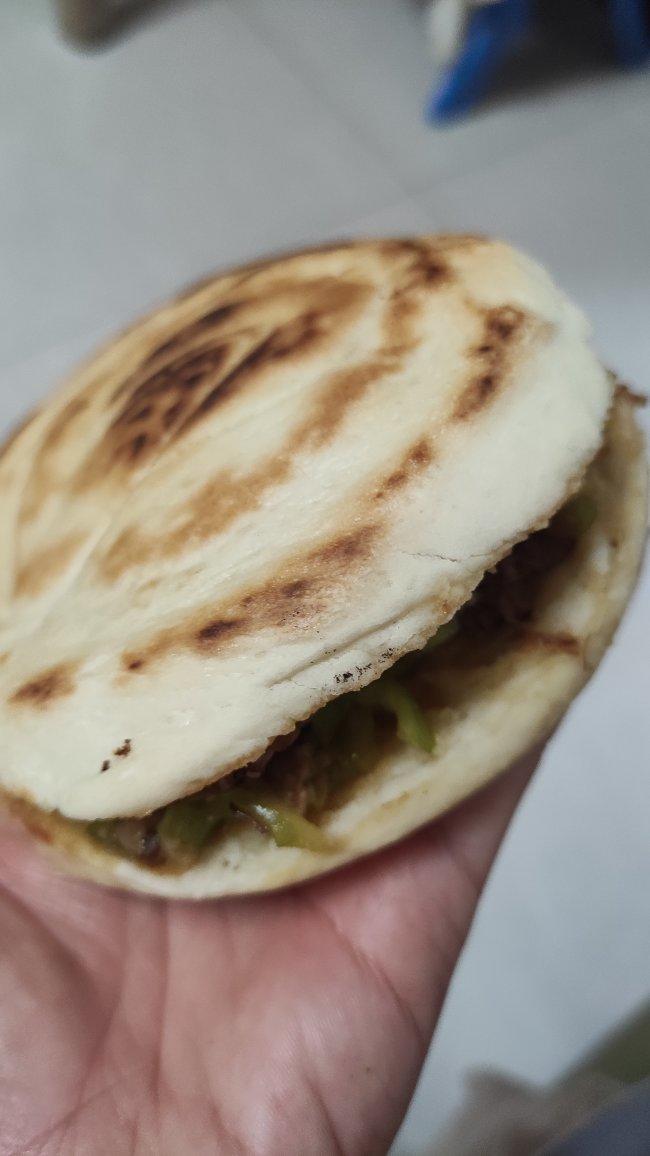 腊汁肉夹馍（烤出白吉馍特殊花纹的方法）