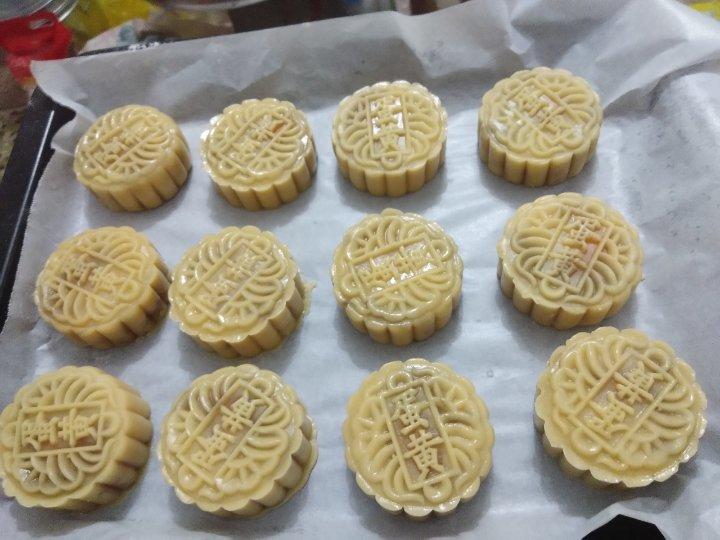 广式月饼—蛋黄莲蓉月饼