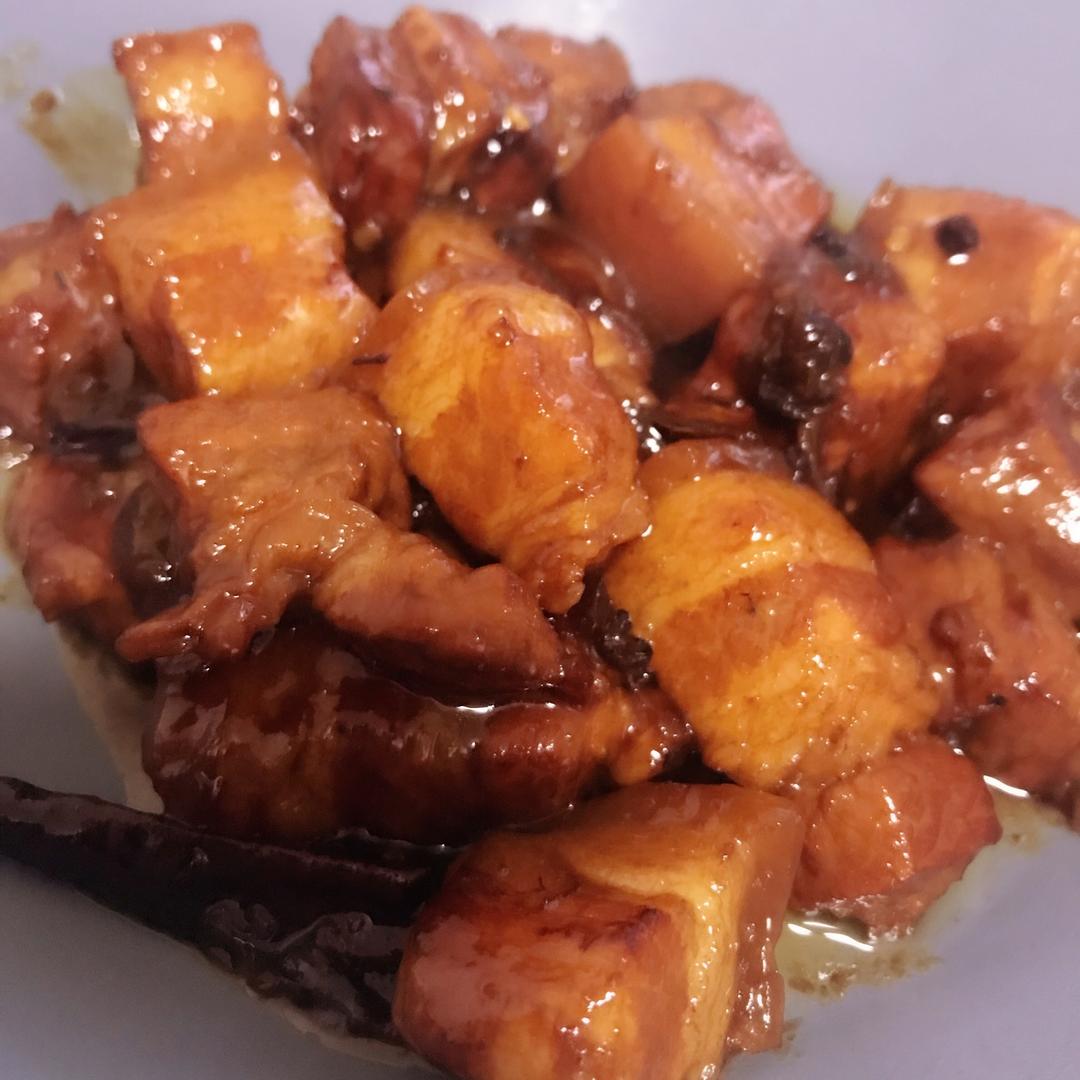 吃着碗里望着锅里的红烧肉
