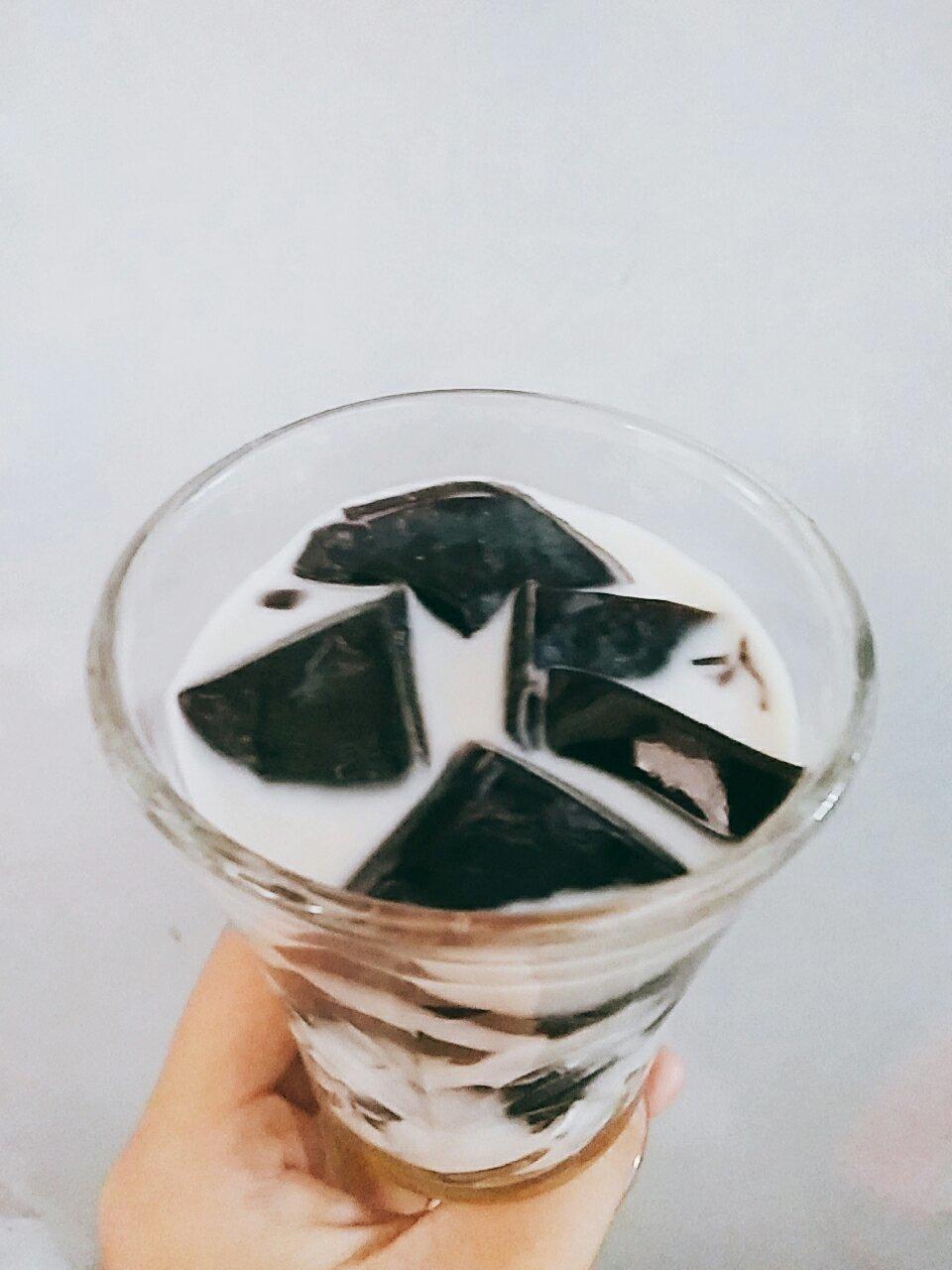 江门黑凉粉