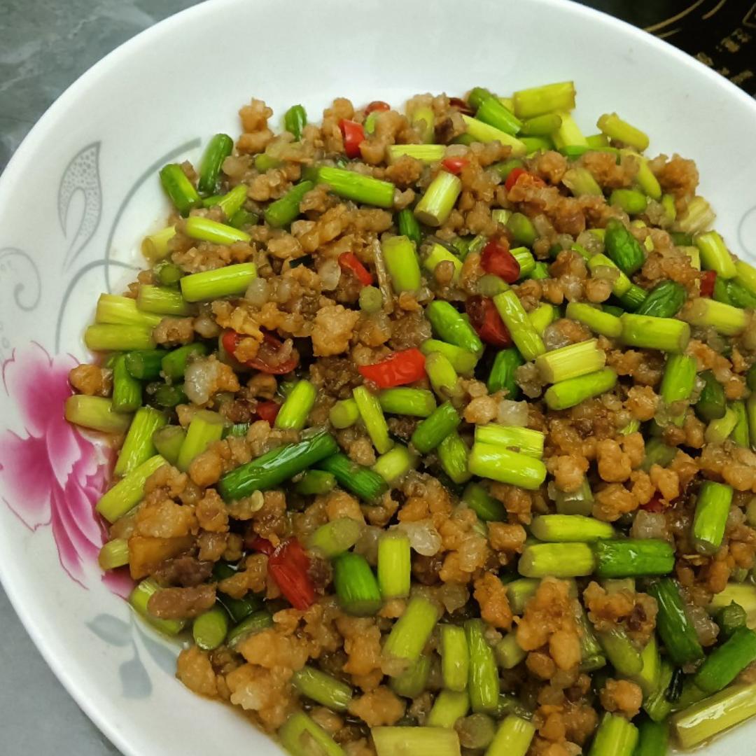 蒜苔炒肉末，三碗米饭都不够吃
