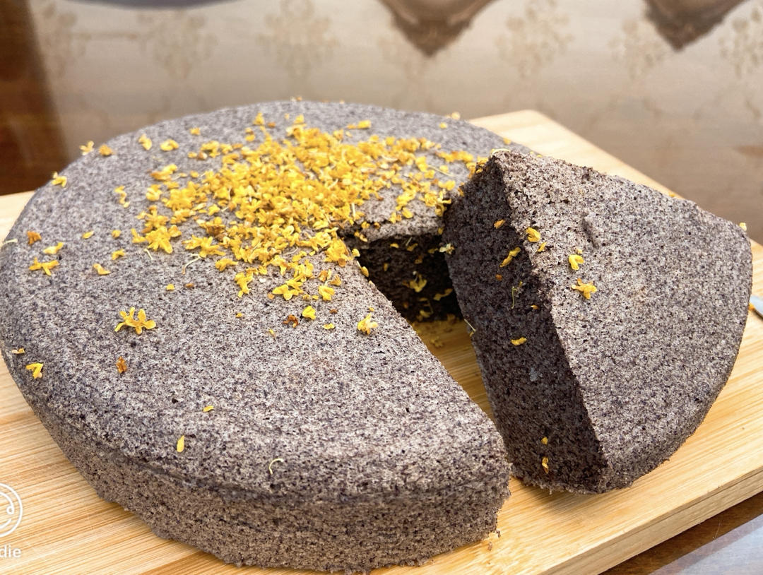 香软绵密黑米糕