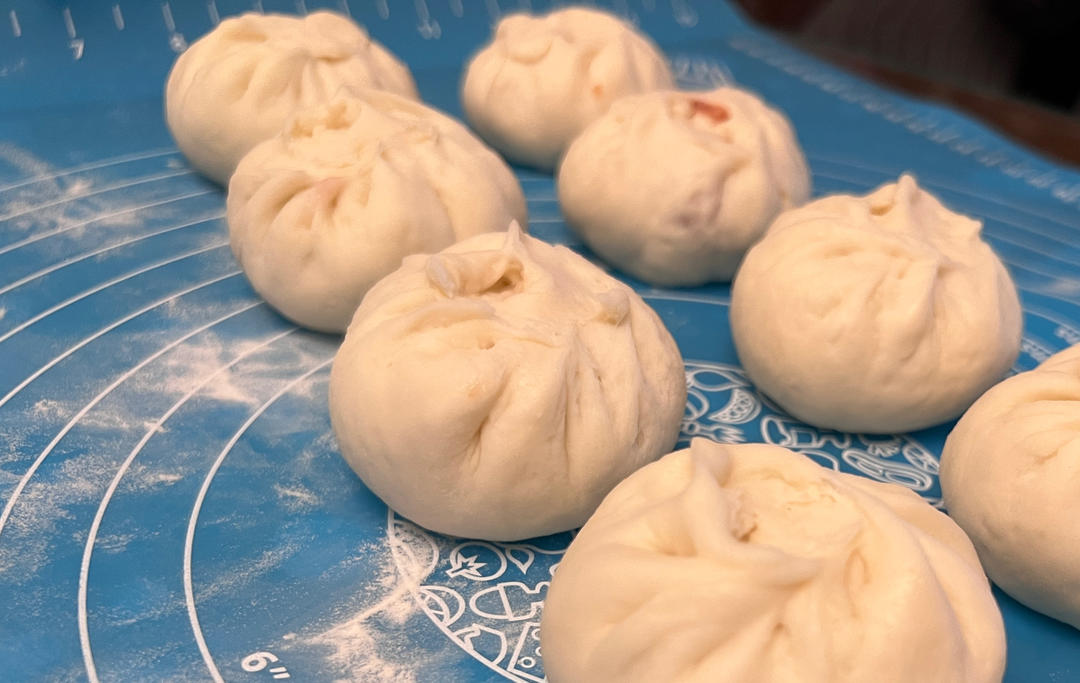 松软多汁的肉包子