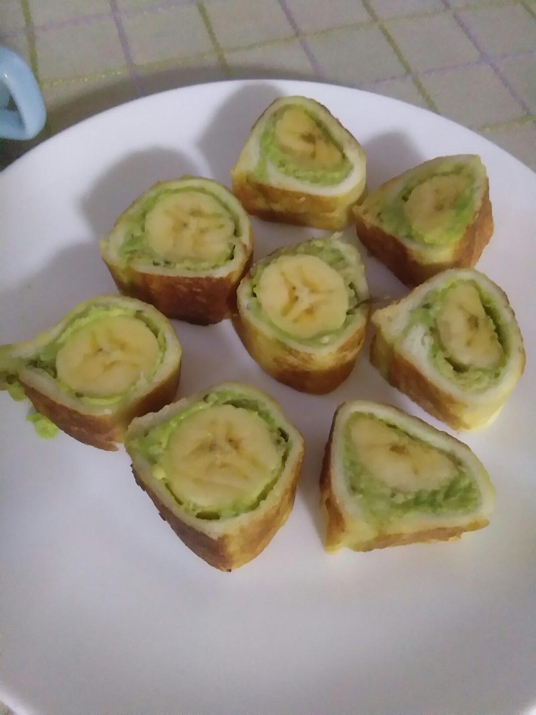 宝宝辅食食谱  牛油果香蕉卷