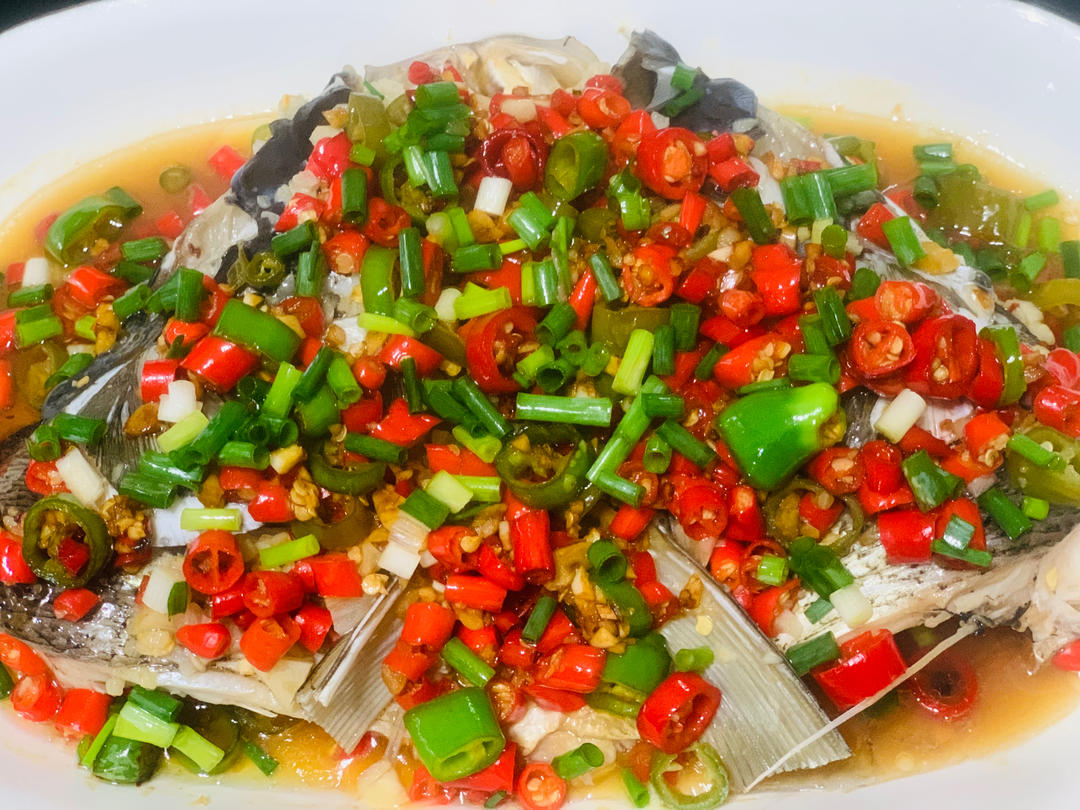 剁椒鱼头，最正宗的做法，8分钟出锅，比饭店好吃一百倍，简单易学，全家都爱吃