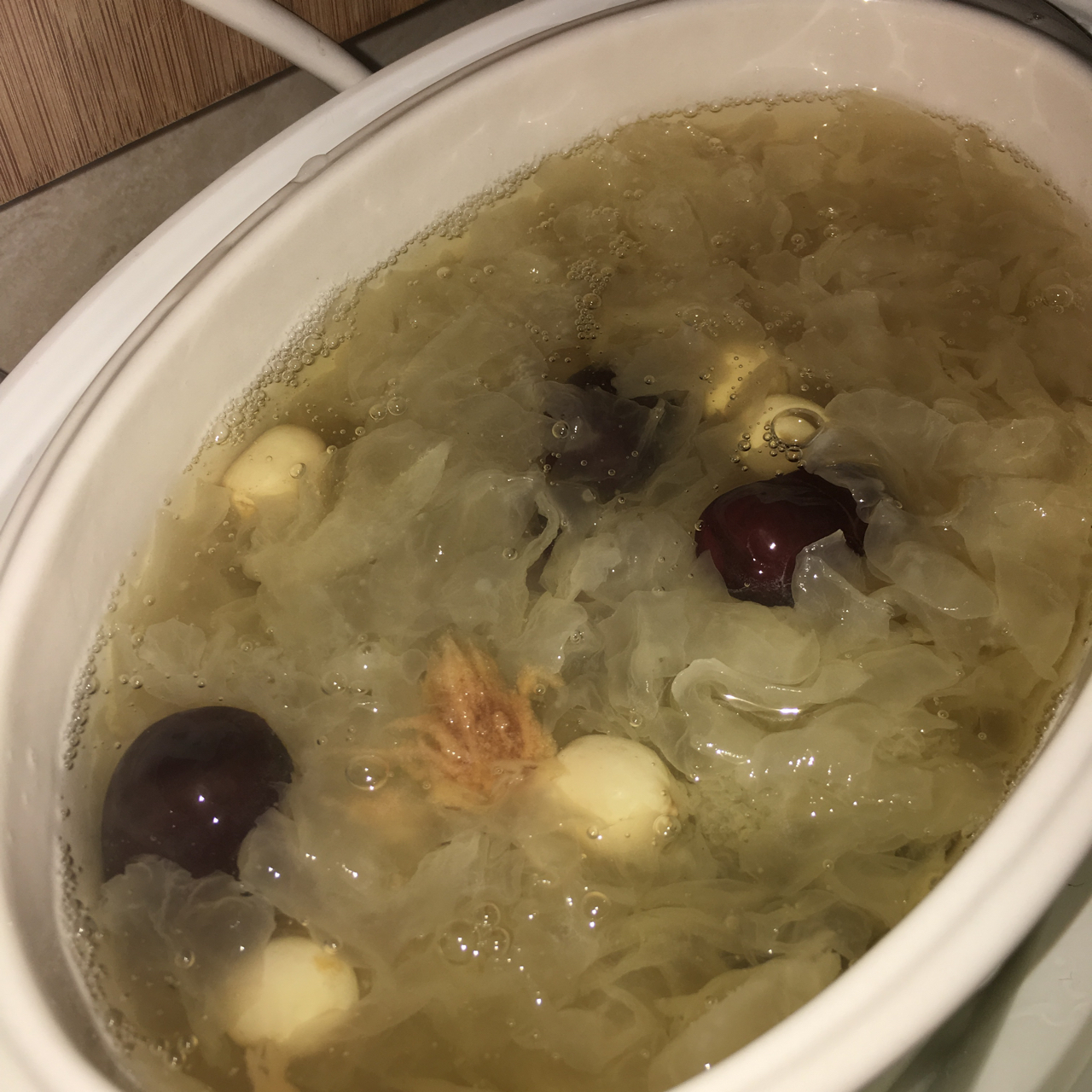 红枣银耳莲子羹