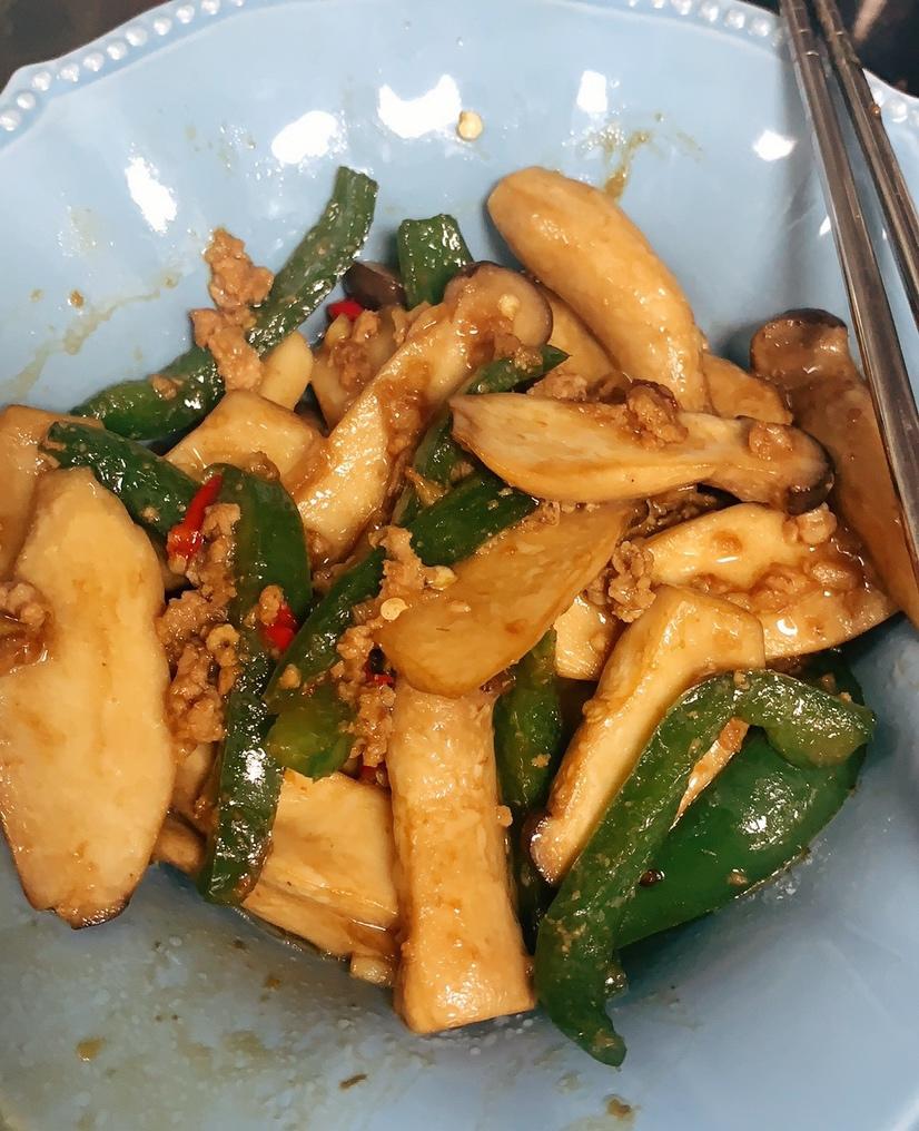 爆炒杏鲍菇