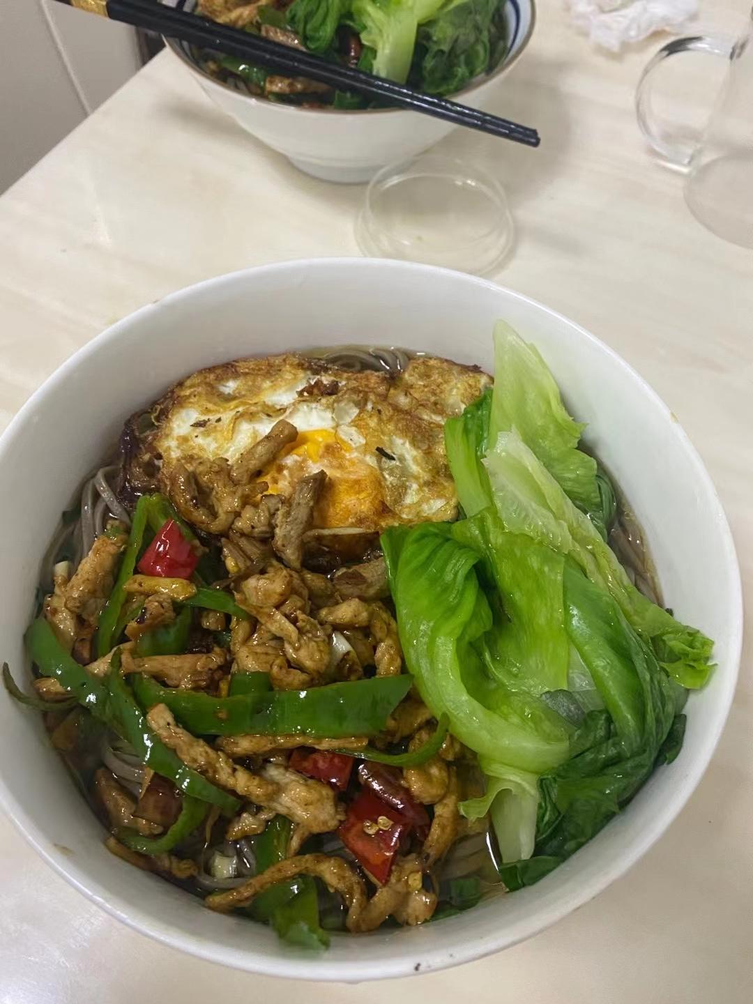 厨房小白都会做的青椒肉丝面