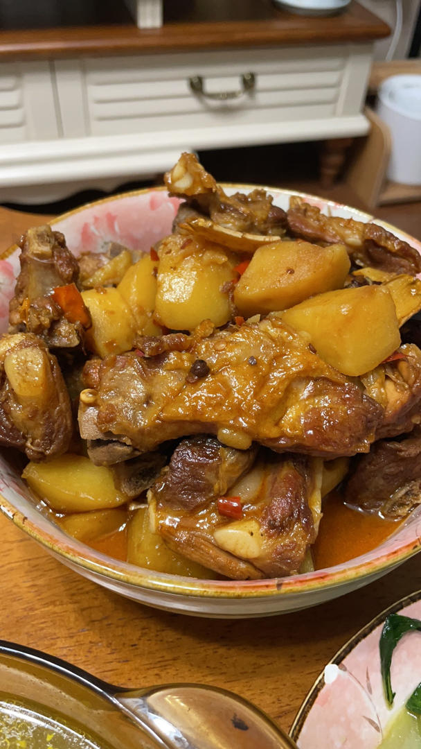 王小蕾333做的家常菜之08土豆烧排骨
