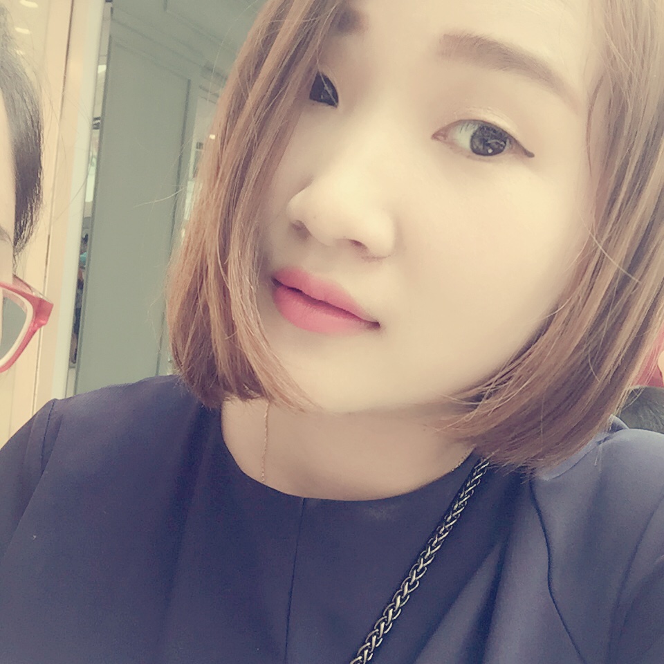 可爱的妹子爱美食