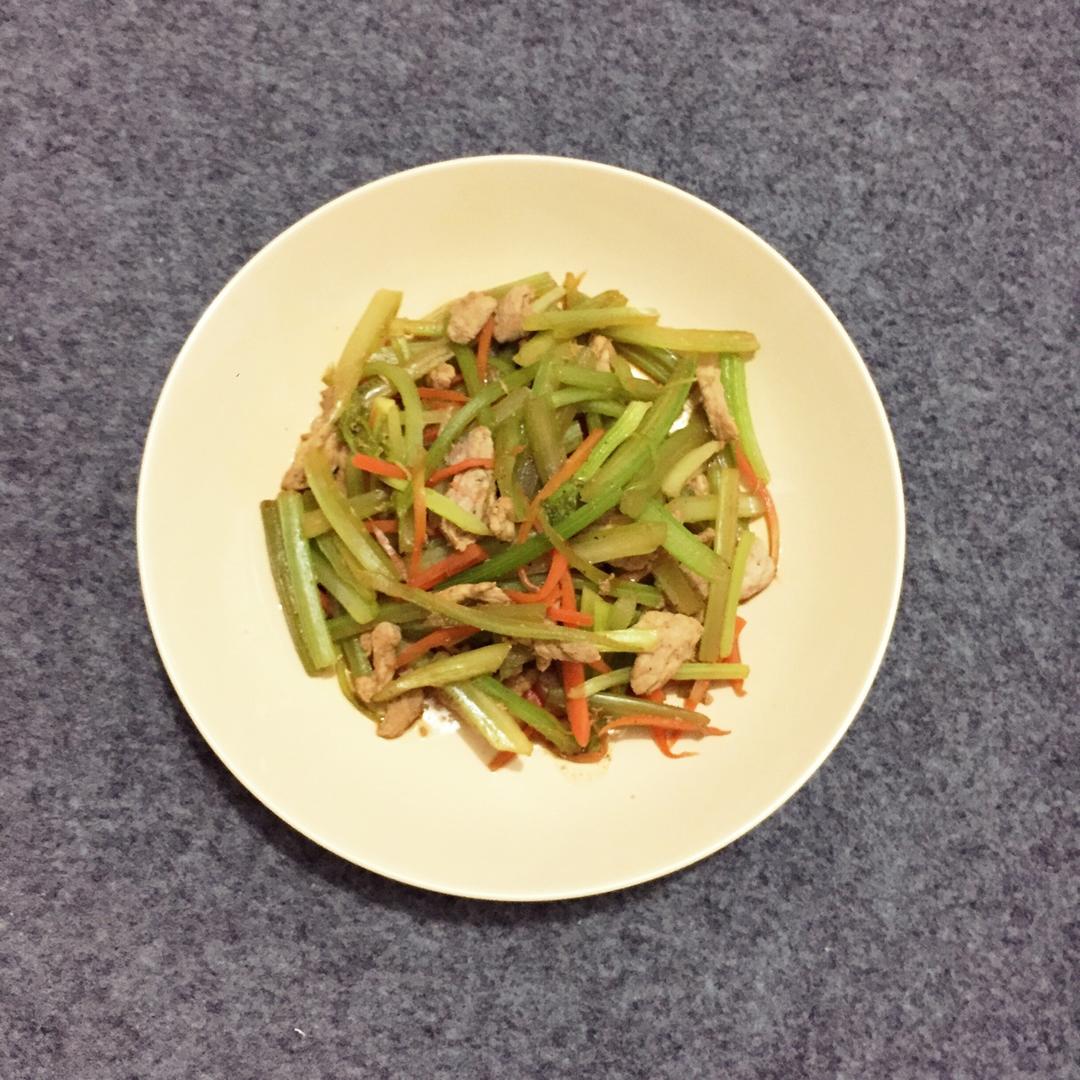 芹菜木耳炒肉丝